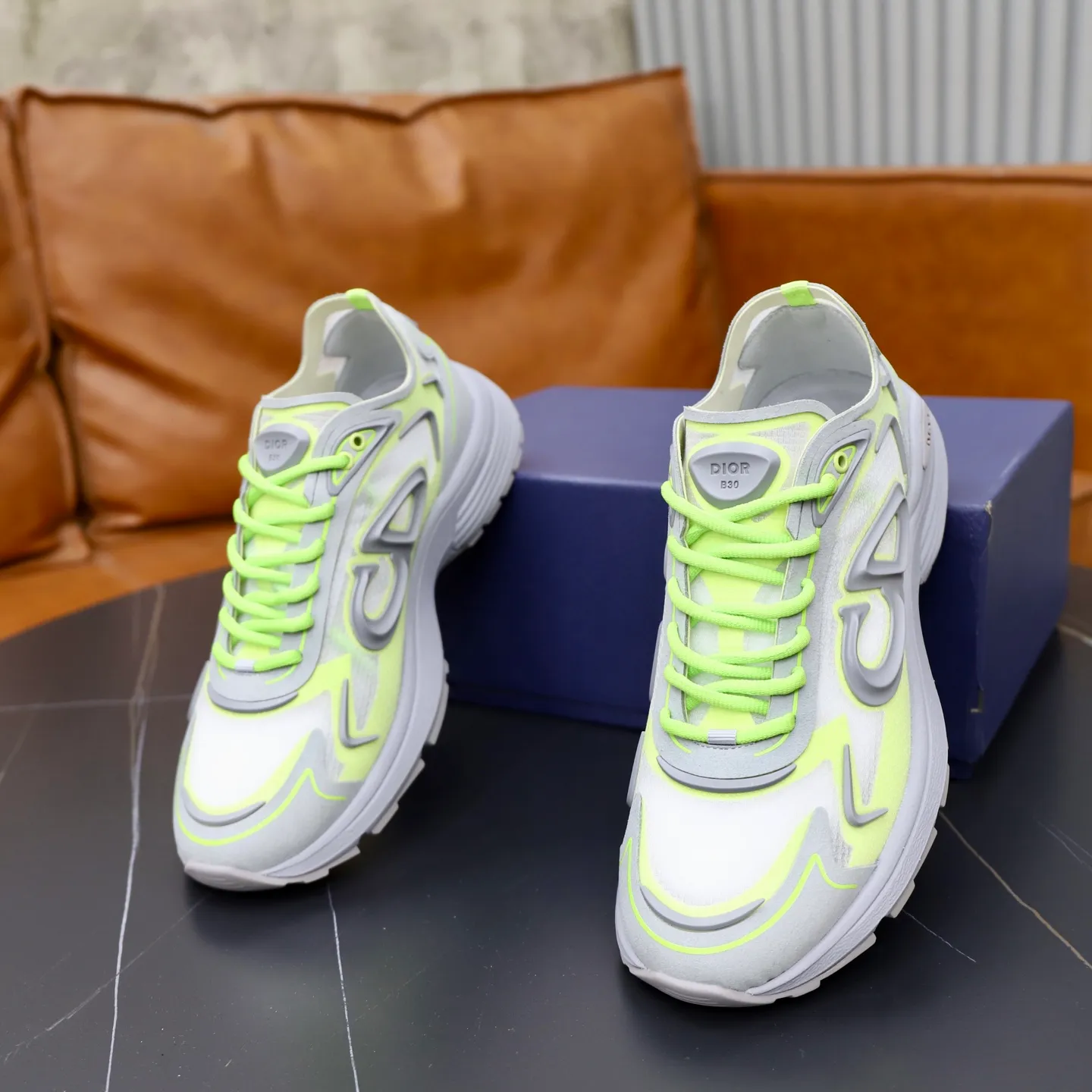 Ex-factory price: 560💰DIOR#B30 COUNTDOWN TECH shoes 1. Inspired by lighter running shoes this season 2. Made of multi-layer transparent nylon upper, futuristic 3. CD30 rubber logo on the tongue/heel to highlight the brand style 4. Equipped with ultra-light foam midsole for the ultimate comfortable wearing experience 5. The entire series uses WELDED (seamless bonding) technology to ensure durability and lightness 6. Full size dopamine color matching, 39-45 (38, 46 customized)